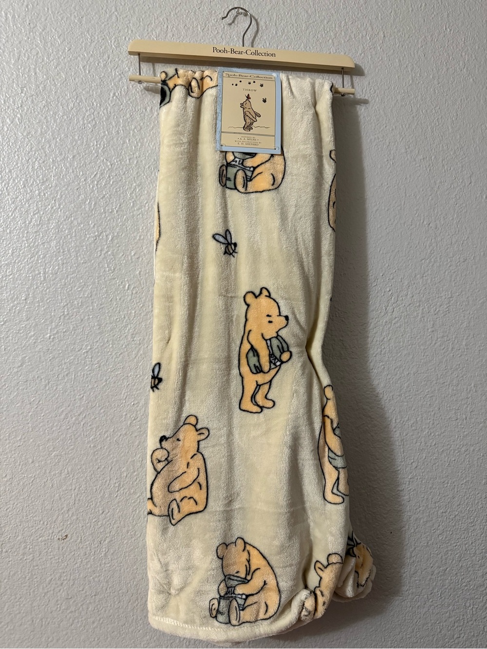 Pooh Bear Collection Throw Blanket